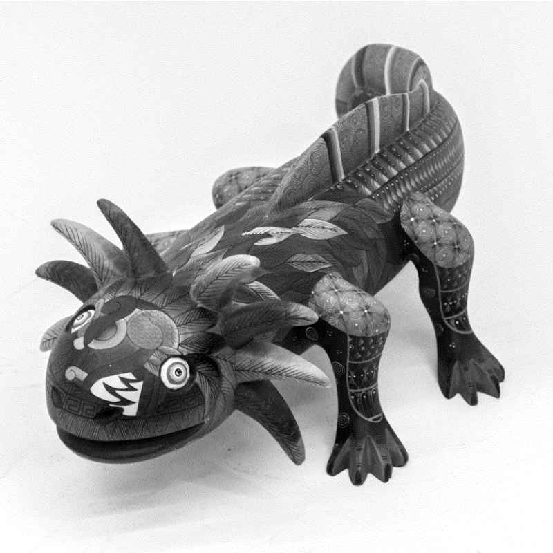 Alebrije de lagartija tallado y pintado a mano